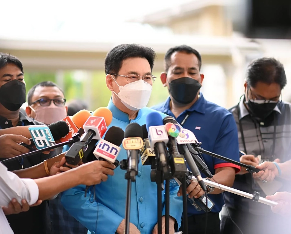 นายจุรินทร์ ลักษณวิศิษฏ์ รองนายกรัฐมนตรี และรมว.พาณิชย์ 