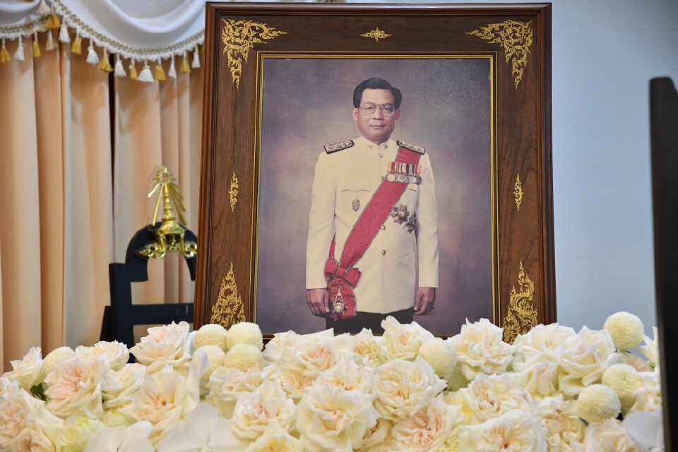 พระราชทานน้ำหลวงอาบศพ “ดร.โกร่ง- วีรพงษ์ รามางกูร” 