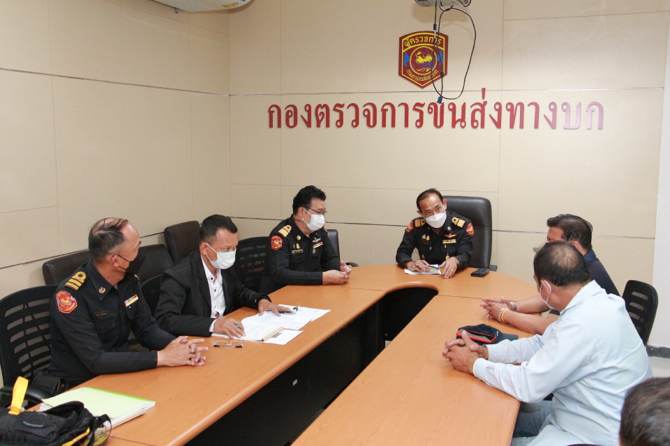 “กรมขนส่ง” เอาผิดแท็กซี่ เหตุไล่ผู้โดยสารลงรถกลางทาง