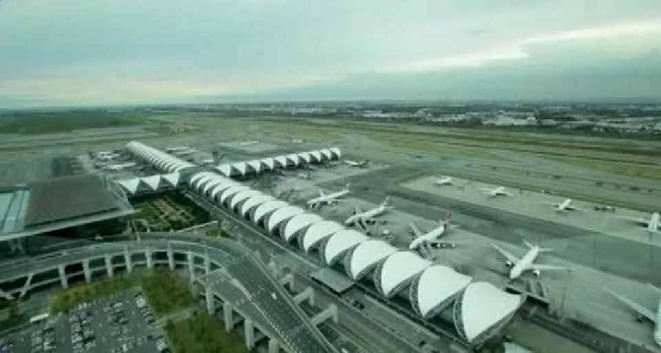 รันเวย์ 3  สนามบินสุวรรณภูมิ ยึดตามสัญญาไม่ลดสเปก รอคกก.ชุดใหญ่ไฟเขียว