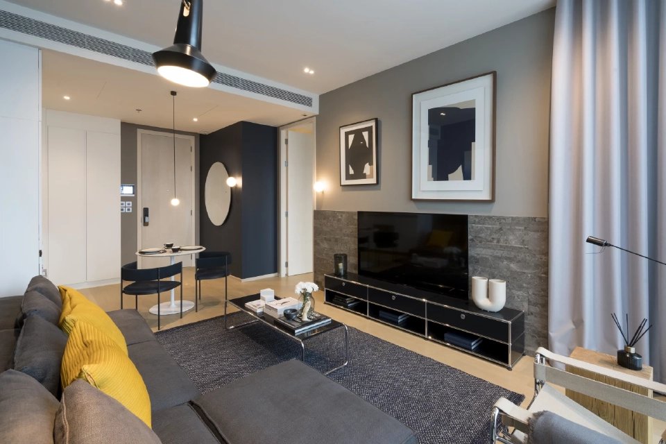 คอนโดหรู "เดอะสแตรนด์ ทองหล่อ" ฝ่าโควิด  "หลานเจ้าสัวซีพี" โชว์ปิดยอดขาย 60%