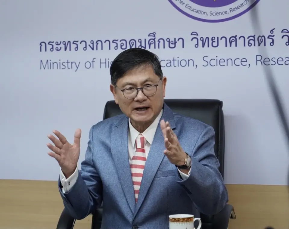ดร.เอนก เหล่าธรรมทัศน์ รัฐมนตรีกระทรวงการอุดมศึกษา วิทยาศาสตร์ วิจัยและนวัตกรรม(อว.) 