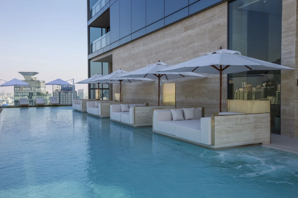 คอนโดหรู "เดอะสแตรนด์ ทองหล่อ" ฝ่าโควิด  "หลานเจ้าสัวซีพี" โชว์ปิดยอดขาย 60%