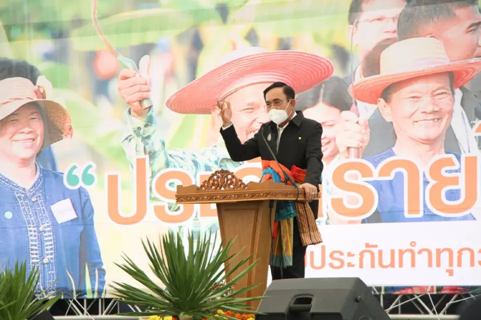 “บิ๊กตู่”เยือนสุพรรณ มอบเงินประกันรายได้ ช่วยเหลือเกษตรกร