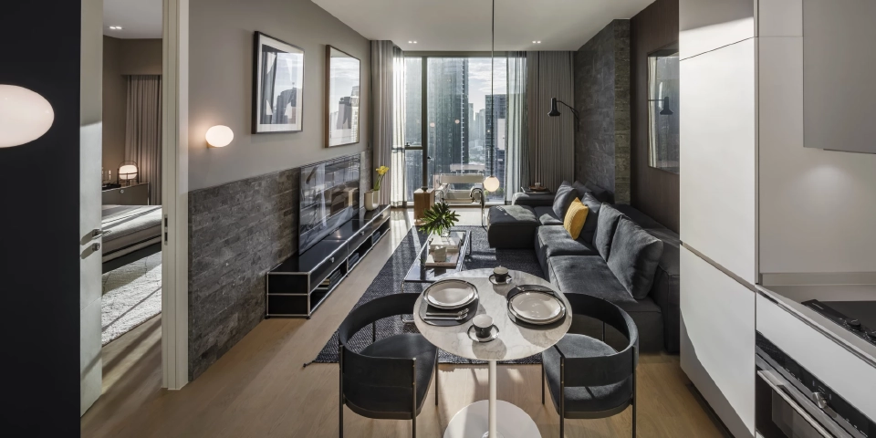 คอนโดหรู "เดอะสแตรนด์ ทองหล่อ" ฝ่าโควิด  "หลานเจ้าสัวซีพี" โชว์ปิดยอดขาย 60%