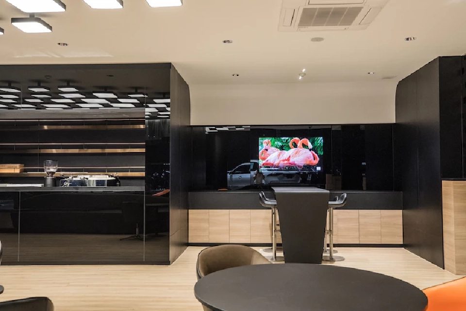 Benz TTC ลงทุน 100 ล้าน ปรับปรุงโชว์รูมพัฒนาการ รับ Mercedes Maybach - EQ