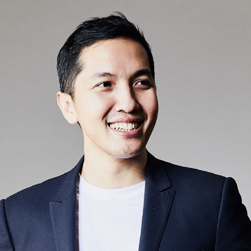 นายสันติธาร เสถียรไทย 