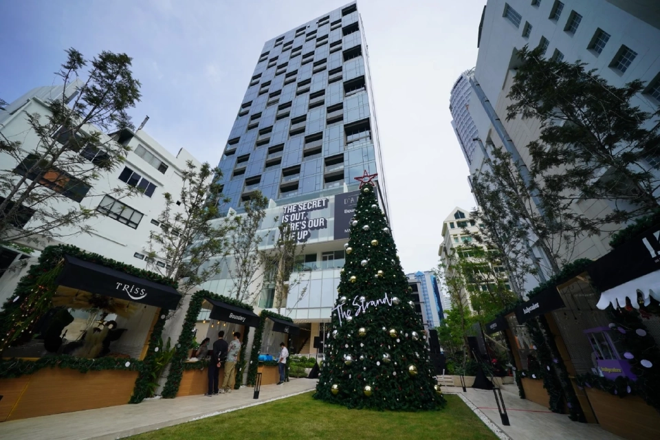 คอนโดหรู "เดอะสแตรนด์ ทองหล่อ" ฝ่าโควิด  "หลานเจ้าสัวซีพี" โชว์ปิดยอดขาย 60%