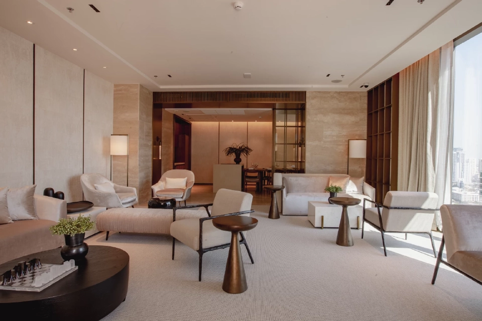 คอนโดหรู "เดอะสแตรนด์ ทองหล่อ" ฝ่าโควิด  "หลานเจ้าสัวซีพี" โชว์ปิดยอดขาย 60%