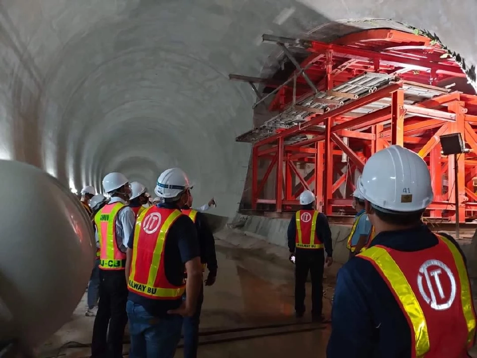 อุโมงค์รถไฟ "ผาเสร็จ -หินลับ" ยาวสุดในไทย คืบ 89% แล้วเสร็จปี 65
