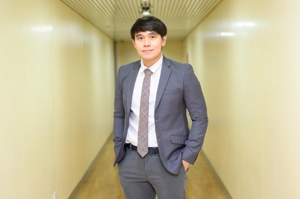 นายธีรเศรษฐ์ พรหมพงษ์ นักกลยุทธ์เศรษฐศาสตร์มหภาค บมจ.หลักทรัพย์ เมย์แบงก์ (ประเทศไทย)