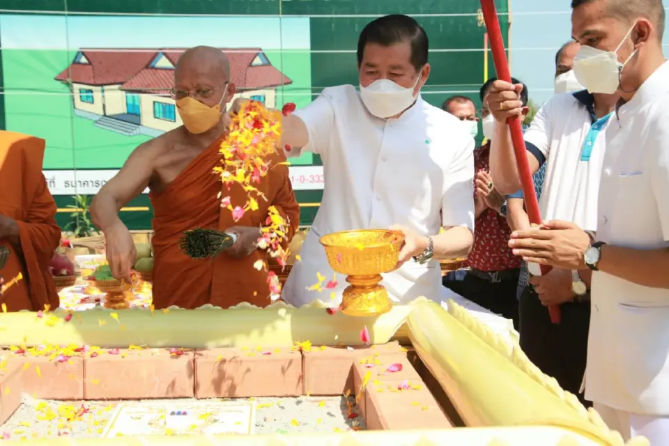 “นิพนธ์”เป็นประธานทอดผ้าป่าสมทบทุนสร้างกุฏิวัดสามกอง อ.เมือง จ.สงขลา