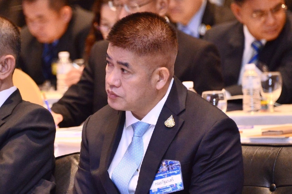 ธรรมนัส  พรหมเผ่า