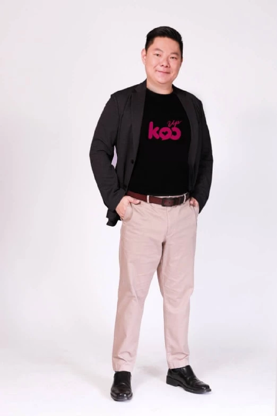 นาย อาวุธ สรรพัชญา ประธานเจ้าหน้าที่บริหารเเอปพลิเคชั่นหาคู่จากดวงสมพงษ์ Kooup