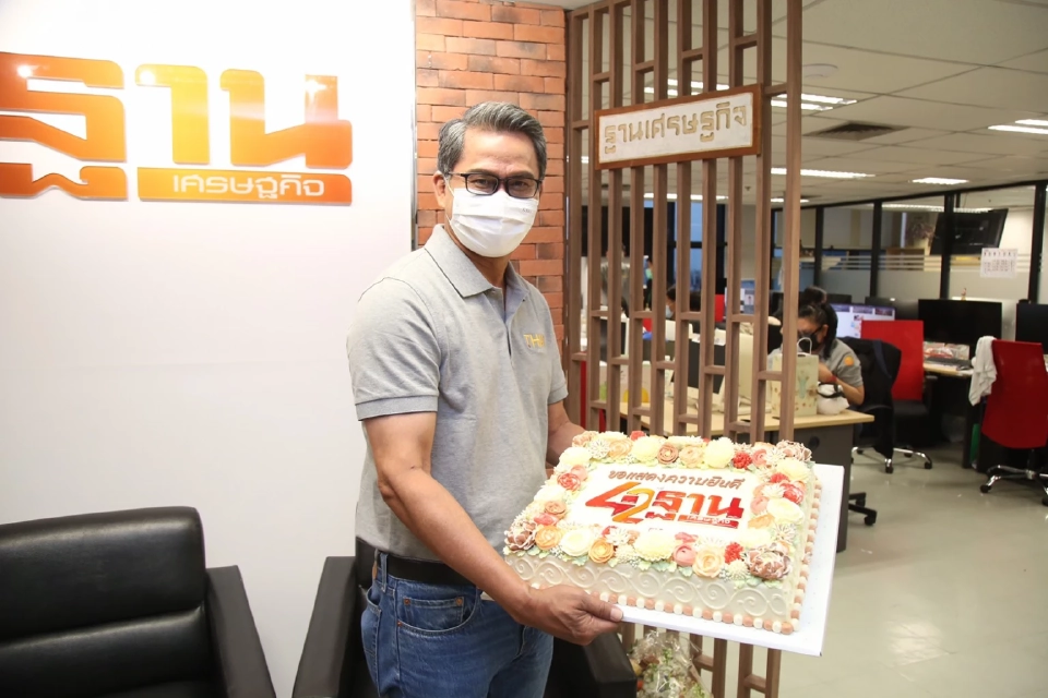 นายบากบั่น บุญเลิศ ประธานกรรมการบริษัท ฐานเศรษฐกิจ มัลติมีเดีย จำกัด และบรรณาธิการอำนวยการ ฐานเศรษฐกิจ 