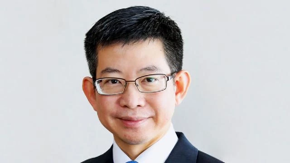 ดร.กอบศักดิ์ ภูตระกูล อดีตรัฐมนตรีประจำสำนักนายกรัฐมนตรีและรองผู้จัดการใหญ่ ธนาคาร กรุงเทพ