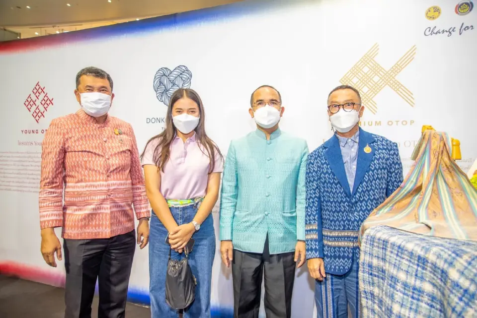 กรมการพัฒนาชุมชน  กระทรวงมหาดไทย  ร่วมกับ ไอคอนคราฟต์  ตอกย้ำมุ่งมั่นพัฒนา ศักยภาพคนรุ่นใหม่ จัดนิทรรศการพัฒนาผลิตภัณฑ์ผ้าและเครื่องแต่งกาย