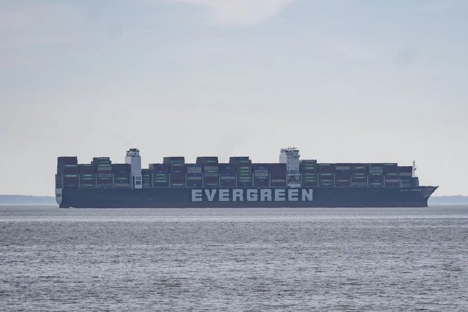 เปิดภาพ เรือตู้คอนเทนเนอร์ลำยักษ์ ยาว 334 เมตร "เกยตื้น" ชายฝั่งสหรัฐ