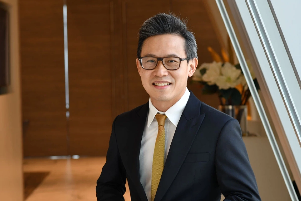 ดร.สมประวิณ มันประเสริฐ ผู้ช่วยกรรมการผู้จัดการใหญ่ ผู้บริหารสายงานวิจัย และหัวหน้าทีมวิจัยเศรษฐกิจ ธนาคารกรุงศรีอยุธยา