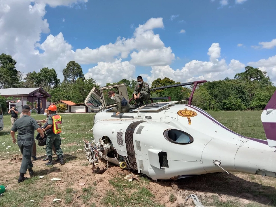 ด่วน เกิดเหตุ เฮลิคอปเตอร์ เบลล์ 429 ตกขณะลงจอด ตชด.21 เมืองสุรินทร์