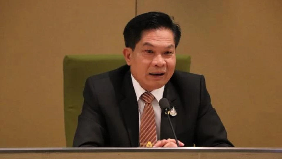 นายอัมพร พินะสา เลขาธิการคณะกรรมการการศึกษาขั้นพื้นฐาน (กพฐ.)