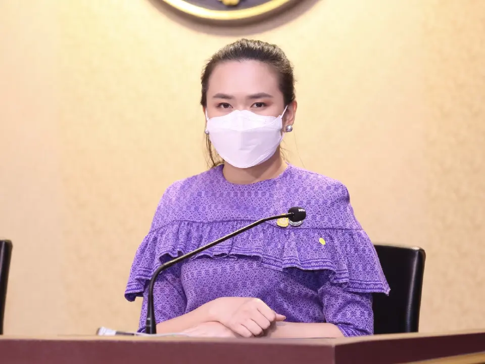 นางสาวไตรศุลี ไตรสรณกุล รองโฆษกประจำสำนักนายกรัฐมนตรี