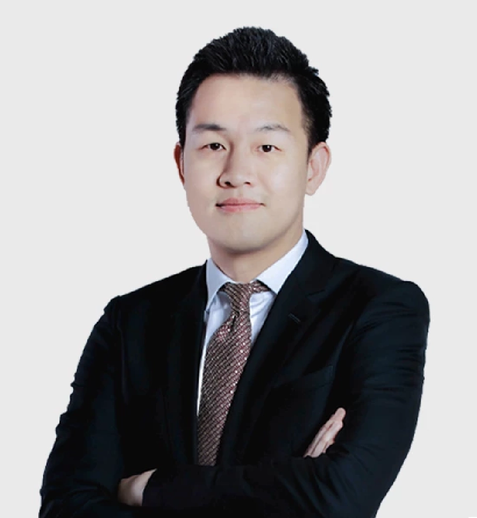 นายชยุตม์ หลีหเจริญกุล 