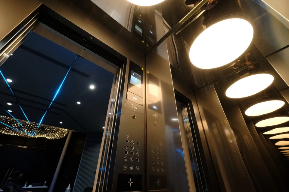 โคเน่ เผยโฉม 'ลิฟต์อัจริยะ' ตัวแรกของโลก สั่งงานผ่านหุ่นยนต์