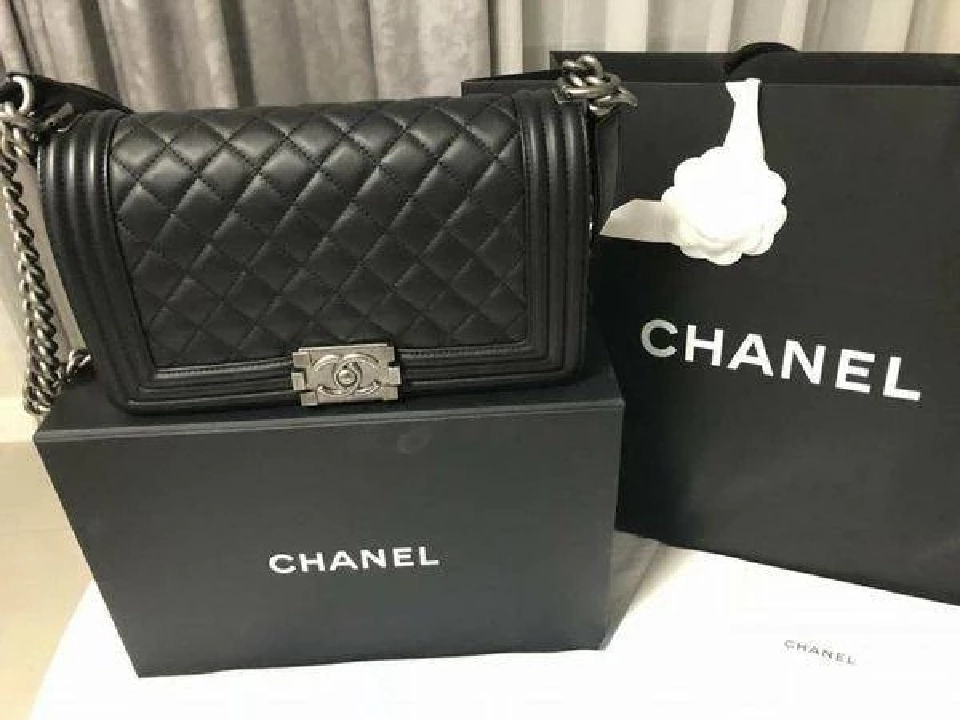 เร่งล่าตัว “แม่บ้าน” สุดแสบ ขโมย 'ชาแนล บอย' ใบละ 2 แสน 