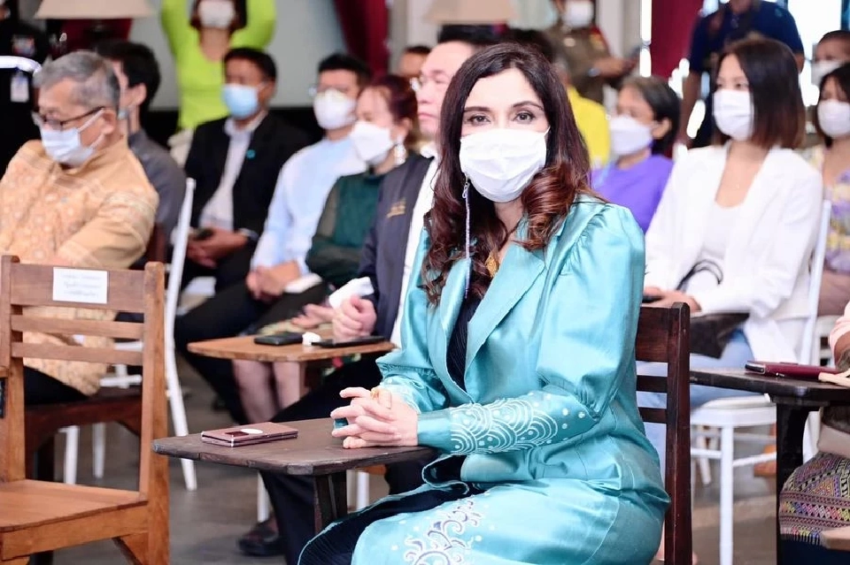 น.ส.มนัญญา ไทยเศรษฐ์ 