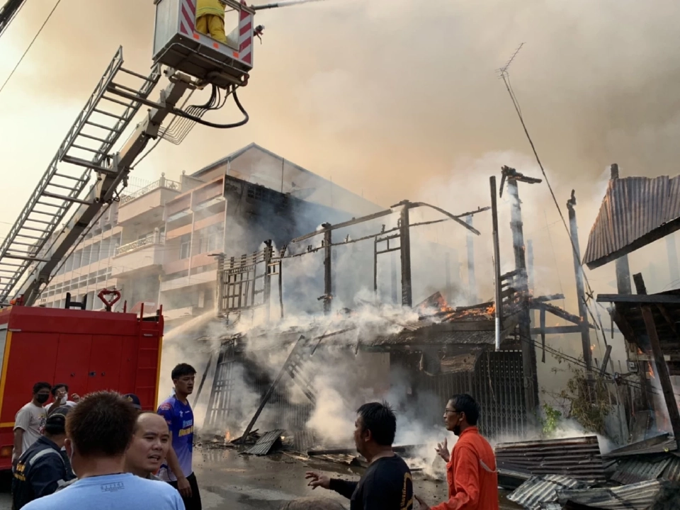 ไฟไหม้ ตลาดปักธงชัย นครราชสีมา 