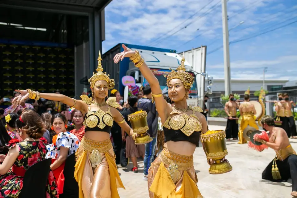 "ยุ้ย จีรนันท์" พรีเซ็นเตอร์เซรั่ม "ตรีชฎา" ดันแคมเปญ "ปั้นรากหญ้าสู่เศรษฐี