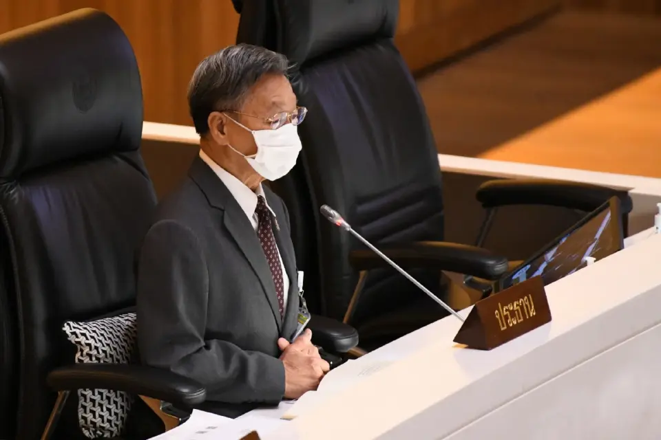 นายชวน หลีกภัย  ประธานรัฐสภา 