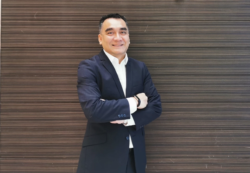 นายพรชลิต  พลอยกระจ่าง  รองกรรมการผู้จัดการ  Head of Real Estate &amp; Infrastructure Investment บริษัทหลักทรัพย์จัดการกองทุนรวม(บลจ.) บัวหลวง จำกัด