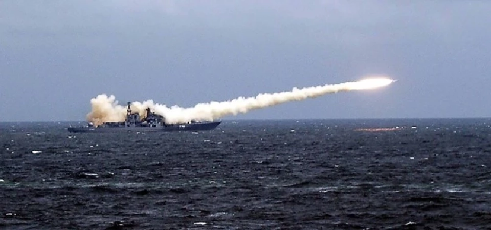 กลาโหมรัสเซียเผยแพร่ภาพการทดสอบยิงขีปนาวุธใหม่ "เซอร์คอน" จากเรือรบ