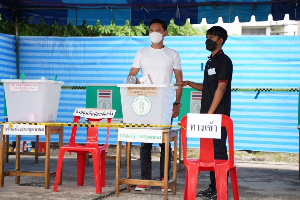 "ดร.เอ้" หย่อนบัตรเลือกผู้ว่าฯกทม.-ส.ก. บอกเย็นนี้รอลุ้นที่พรรค