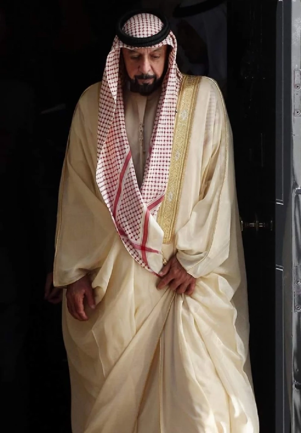 เชคเคาะลีฟะฮ์ ประธานาธิบดียูเออี สิ้นพระชนม์