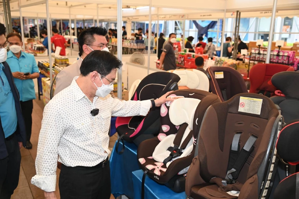 ชุดนักเรียน75บาทในงานลดค่าครองชีพ 4 มุมเมืองลดทั้งงาน75%วันนี้ถึง12มิ.ย.