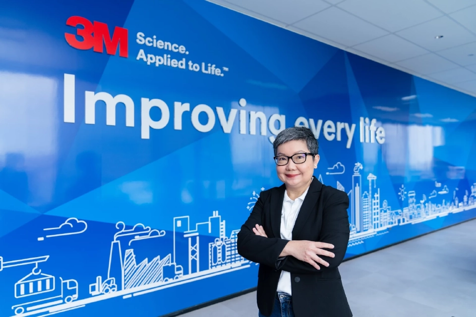 นางวิยะดา ศรีนาคนันทน์ 