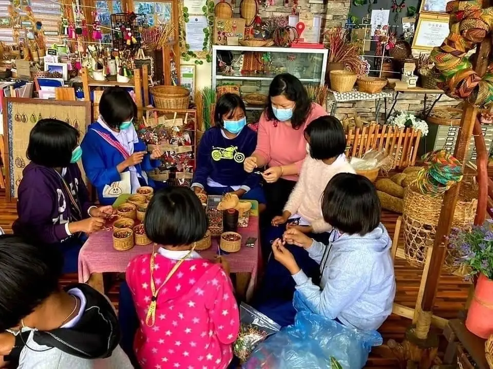 ธนาคารไทยพาณิชย์สนับสนุนโครงการพระเมตตาสมเด็จย่าเชิดชูเกียรติครูดีเด่น “รางวัลครูเจ้าฟ้ากรมหลวงนราธิวาสราชนครินทร์” ประจำปี 2565 (รุ่นที่ 14)