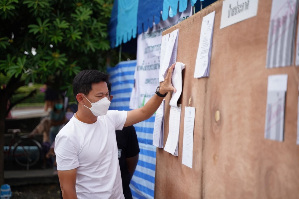 นายสุชัชวีร์ สุวรรณสวัสดิ์ ผู้สมัครผู้ว่าฯกทม. พรรคประชาธิปัตย์