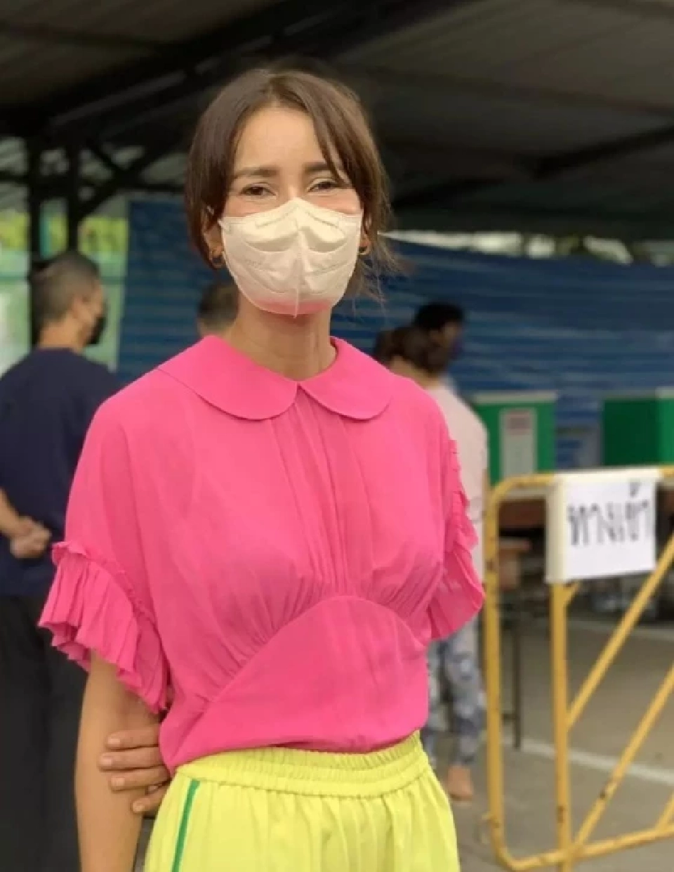 เลือกตั้งผู้ว่ากทม.คนบันเทิงแห่ออกมาลงคะแนนคึกคัก