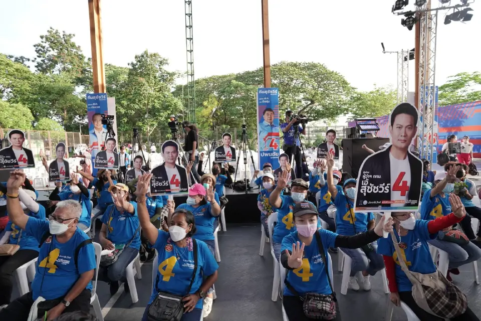 “เอ้ สุชัชวีร์” ปราศรัยเผ็ดร้อน ผนึกทีม ส.ก. 50 เขต เดินหน้าเปลี่ยนกรุงเทพฯ “ไม่โกหก-ไม่ปกปิด-ไม่คิดคอร์รัปชั่น”