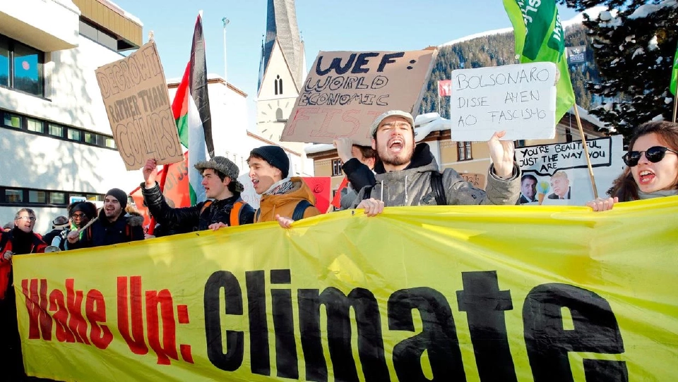 การประท้วงคือภาพคุ้นตาทุกครั้งที่มีการประชุม WEF เมืองดาวอส 