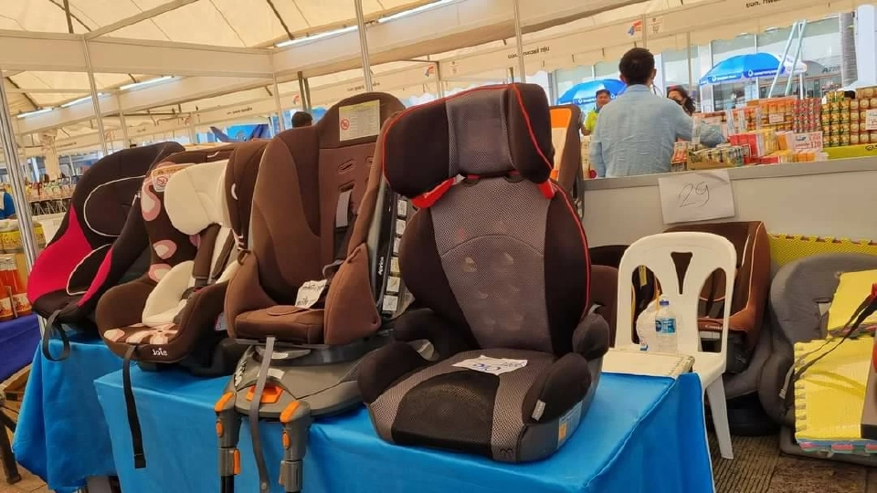 ชุดนักเรียน75บาทในงานลดค่าครองชีพ 4 มุมเมืองลดทั้งงาน75%วันนี้ถึง12มิ.ย.