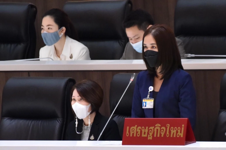 น.ส.จิราพร นาคดิลก 