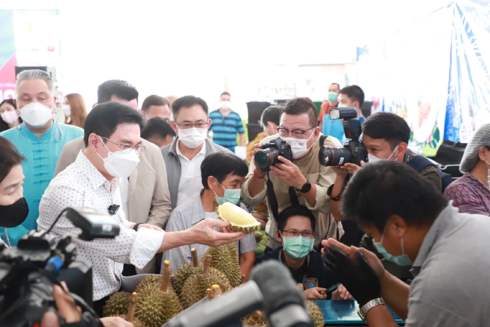 ชุดนักเรียน75บาทในงานลดค่าครองชีพ 4 มุมเมืองลดทั้งงาน75%วันนี้ถึง12มิ.ย.