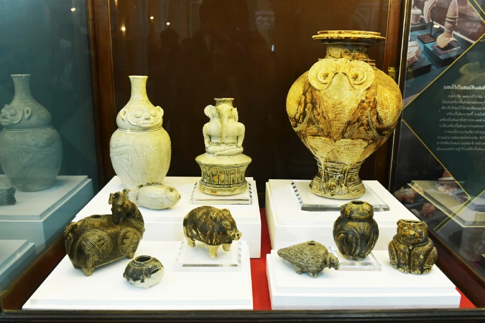โบราณวัตถุที่นำมาจัดแสดงที่ทำเนียบรัฐบาล