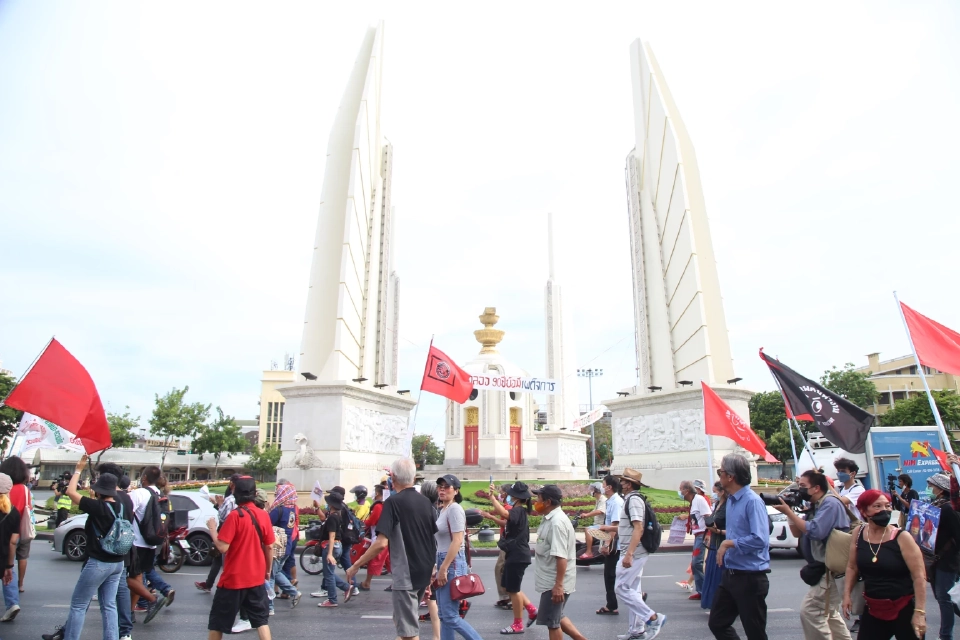 ประมวลภาพ ลานคนเมือง 24 มิถุนายน รำลึก 90 ปีการเปลี่ยนแปลงการปกครอง 