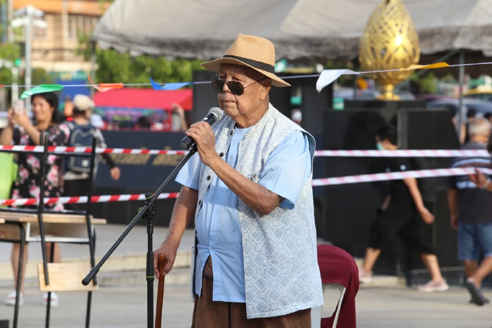 ประมวลภาพ ลานคนเมือง 24 มิถุนายน รำลึก 90 ปีการเปลี่ยนแปลงการปกครอง 